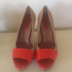 Woman size7.5 bcbg maxazria high heel platform